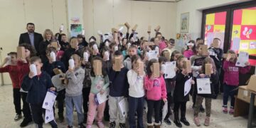 Η ΔΕΥΑΒ μοίρασε παγουρίνο σε μαθητές του Βοΐου.  Βίντεο και φωτογραφίες