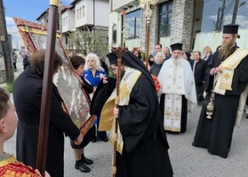 Σιάτιστα: Ξεπροβόδισμα της Εικόνας της Παναγίας Μικροκάστρου στην Ενορία Αγίου Νικολάου.  Βίντεο και φωτογραφίες