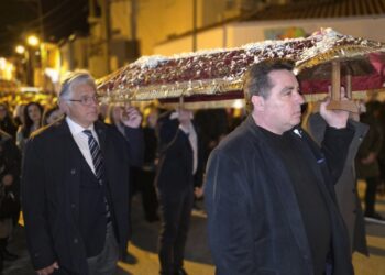 Σιάτιστα: Η Περιφορά του Επιταφίου και η συνάντηση στο Δημαρχείο των δύο Ενοριών. Βίντεο και φωτογραφίες