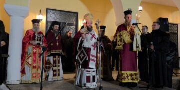 Σιάτιστα: Η Περιφορά του Επιταφίου και η συνάντηση στο Δημαρχείο των δύο Ενοριών. Βίντεο και φωτογραφίες