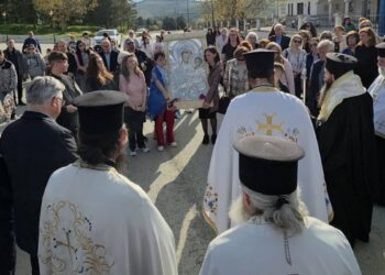 Σιάτιστα: Η Ενορία Αγίου Δημητρίου υποδέχθηκε την Εικόνα της Παναγίας Μικροκάστρου. Βίντεο και φωτογραφίες