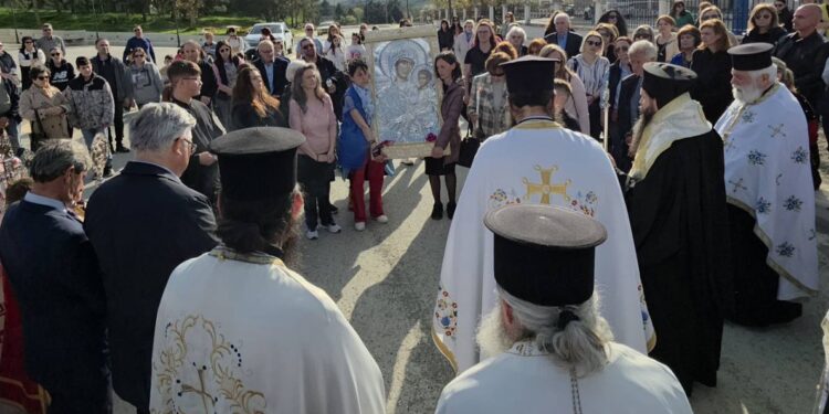 Σιάτιστα: Η Ενορία Αγίου Δημητρίου υποδέχθηκε την Εικόνα της Παναγίας Μικροκάστρου. Βίντεο και φωτογραφίες