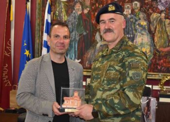 Εθιμοτυπική επίσκεψη του νέου Διοικητή 15ου ΣΠ στον Δήμαρχο Καστοριάς
