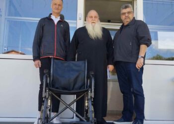 Δωρεά ενός αναπηρικού αμαξιδίου προς το Τιάλειο Εκκλησιαστικό Γηροκομείο Κοζάνης _ Από Την Ένωση Στρατιωτικών Περιφερειακής Ενότητας Κοζάνης