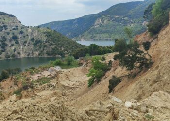 Κοζάνη: Μεγάλη κατολίσθηση στον δρόμο Βελβεντού – Φράγματος Πολυφύτου στη θέση «Κούρναβο»