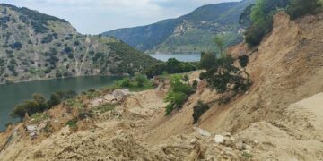 Κοζάνη: Μεγάλη κατολίσθηση στον δρόμο Βελβεντού – Φράγματος Πολυφύτου στη θέση «Κούρναβο»