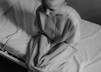 Μητέρα προσποιήθηκε ότι ο 6χρονος γιος της είχε καρκίνο για να συντηρήσει τον χλιδάτο τρόπο ζωής της