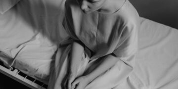 Μητέρα προσποιήθηκε ότι ο 6χρονος γιος της είχε καρκίνο για να συντηρήσει τον χλιδάτο τρόπο ζωής της