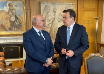 Ο Μιχάλης Παπαδόπουλος στον  Υπουργό Αγροτικής Ανάπτυξης και Τροφίμων, Μαργαρίτη Σχοινά