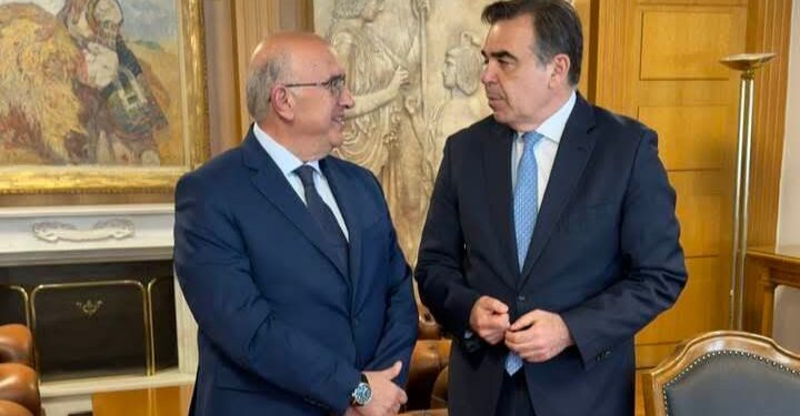 Ο Μιχάλης Παπαδόπουλος στον  Υπουργό Αγροτικής Ανάπτυξης και Τροφίμων, Μαργαρίτη Σχοινά