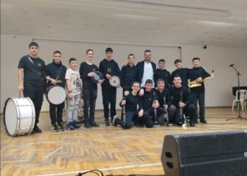 Το Σύνολο Παραδοσιακής Ορχήστρας του Μουσικού Σχολείου Σιάτιστας στην 8η Εκπαίδευση και Λαογραφία