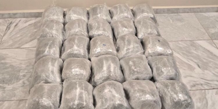 Καστοριά: Σύλληψη 41χρονου, για διακίνηση μεγάλης ποσότητας ακατέργαστης κάνναβης, βάρους -27- κιλών και -950- γραμμαρίων. Βίντεο