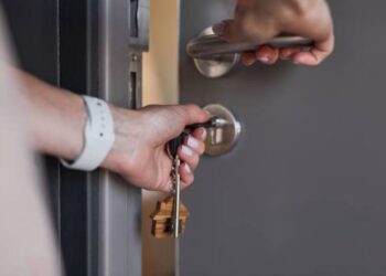 Κλείδωσαν το πολιτιστικό κέντρο του Άργους Ορεστικού χωρίς να αντιληφθούν πως μια γυναίκα πέθανε στις τουαλέτες!