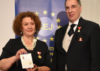 Με το Χρυσό Μετάλλιο της Φλόγας της Ειρήνης τιμήθηκε η Ησαΐα Τσαουσίδου Πρόεδρος της Ένωσης Ευρωπαίων Δημοσιογράφων