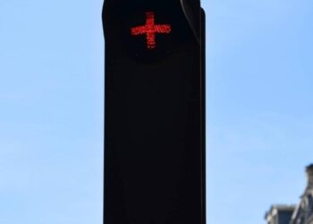 Ο ελληνικός σταυρός μπαίνει στα φανάρια -Τι σημαίνει, τι πρέπει να κάνεις όταν τον δεις