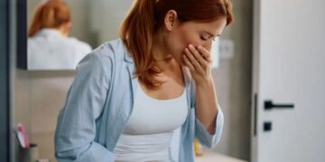 Γιατί νιώθουμε ναυτία μετά το φαγητό