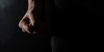 29χρονη διέταξε τον βασανισμό του συντρόφου της από τους υπόλοιπους πέντε εραστές της που ζούσαν όλοι στο ίδιο σπίτι