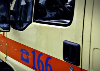 Μοναχός πήδηξε από το εν κινήσει ασθενοφόρο!