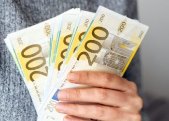 Τρία ανήλικα αγόρια αγόραζαν προϊόντα με πλαστά 200ευρα