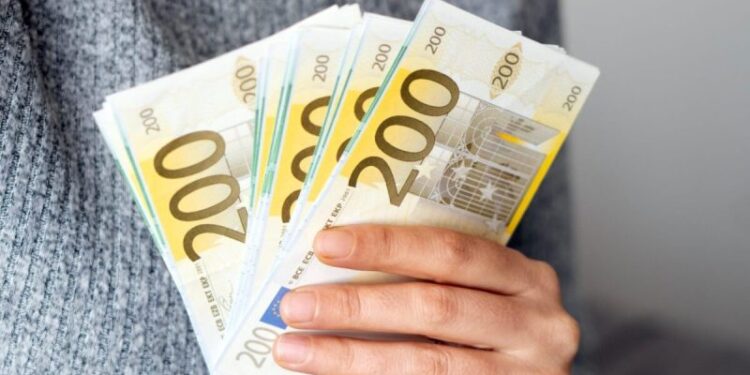 Τρία ανήλικα αγόρια αγόραζαν προϊόντα με πλαστά 200ευρα