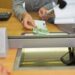 Απόφαση σταθμός για τη μηνιαία χρέωση 0,80 ευρώ στους τραπεζικούς λογαριασμούς