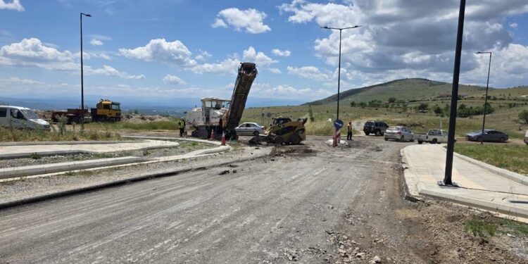 Σιάτιστα: Προχωρούν με ταχύτητα τα έργα ασφαλτόστρωσης στη Βόρεια είσοδο