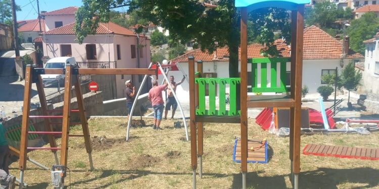 Σιάτιστα: Ο Μπούνος αποκτά και πάλι παιδική χαρά. Φωτογραφίες