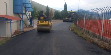 Σιάτιστα: Συνεχίζονται οι ασφαλτοστρωσεις