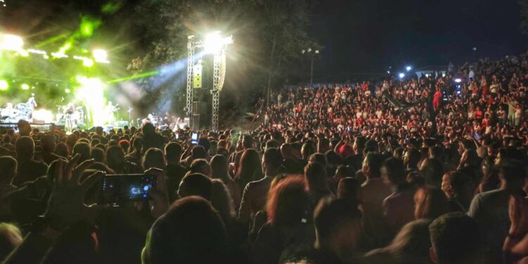 Νεάπολη: Το αδιαχώρητο στη Συναυλία των Μάλαμα- Καραπατάκη.  Βίντεο και φωτογραφίες