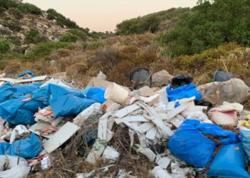 Πέταξαν 56 φορτία με μπάζα σε αγροτικές περιοχές – Πέντε συλλήψεις