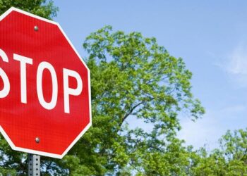 Δύο τραυματίες από τροχαίο λόγω παραβίασης STOP στην Καστοριά