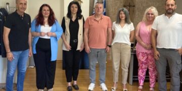 Το νεοεκλεγέν Διοικητικό Συμβούλιο της Τοπικής Διοίκησης Κοζάνης της Διεθνούς Ένωσης Αστυνομικών (I.P.A. )στον Διευθυντή της Διεύθυνσης Αστυνομίας Κοζάνης