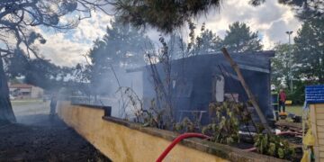 Φωτιά στην αυλή της “Κιβωτού” στον Άργιλο – Κάηκε ολοσχερώς το ξύλινο εργαστήριο – Βίντεο