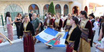 Με μεγάλη συμμετοχή του κόσμου η περιφορά της Εικόνας της Αγίας Κυριακής στα Σέρβια