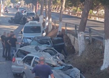 Τρελή πορεία ΙΧ στο Ηράκλειο! Διέλυσε σταθμευμένα και τούμπαρε!