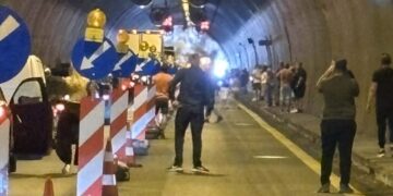 Εγνατία: Ουρές χιλιομέτρων στα τούνελ της Καστανιάς από φωτιά σε αυτοκίνητο! Βίντεο