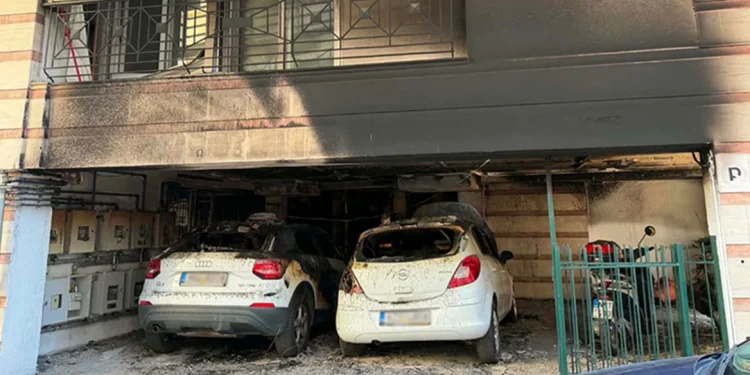 Επιθέσεις με γκαζάκια σε σπίτια τριών στελεχών της ΝΔ στη Θεσσαλονίκη-Μια γυναίκα διασωληνωμένη, με καταγωγή από τα Γρεβενά και επί χρόνια στην Κοζάνη- Και 4 τραυματίες-Ανάμεσά τους η πολιτευτής της ΝΔ, δικηγόρος Αφροδίτη Νέστορα από την Κοζάνη