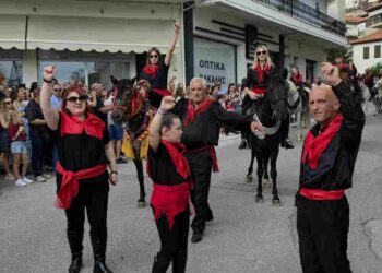 Σιάτιστα- Δεκαπενταύγουστος: Η παρέα ” Τα Λεβεντόπαιδα”. Βίντεο και φωτογραφίες