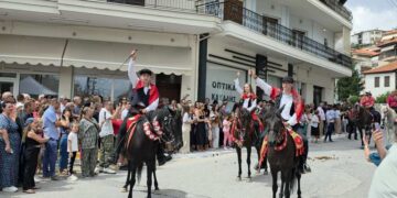 Η παρέα των “Φιλίππων” στην παρέλαση των Καβαλάρηδων στη Σιάτιστα. Βίντεο και φωτογραφίες