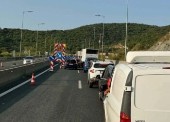 Κοζάνη: Νέα ταλαιπωρία στην Εγνατία Οδό – Ουρές χιλιομέτρων μετά από βλάβη νταλίκας