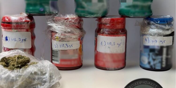 Σύλληψη 53χρονου για διακίνηση μεγάλης ποσότητας ναρκωτικών σε περιοχή της Κοζάνης. Βίντεο