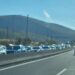 “Οδύσσεια” στη μεγάλη επιστροφή των εκδρομέων του Δεκαπενταύγουστου-Ακόμη και μισή ώρα αναμονής προς Θεσσαλονίκη και απίστευτη ταλαιπωρία στα διόδια Σιάτιστας και Πολυμύλου-Βίντεο