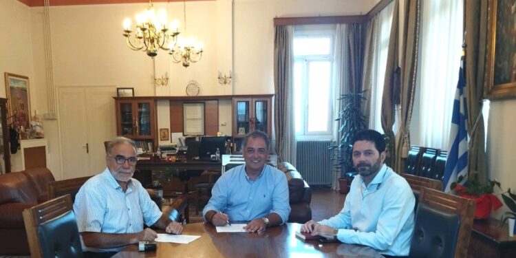 Δήμος Κοζάνης: Υπεγράφη η σύμβαση για την κατασκευή διαχωριστικών ασφαλείας στο Κλειστό της Λευκόβρυσης