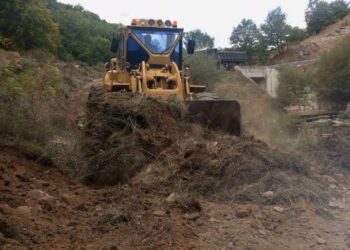 Ξεκίνησαν οι εργασίες καθαρισμού στο προφράγμα Πραμόριτσας, στο ύψος του Αυγερινού