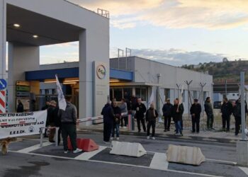 Κινητοποίηση στην πύλη της «Πτολεμαΐδας 5» ενάντια στο κλείσιμο ΑΗΣ και ορυχείων – Τρίωρη στάση εργασίας πραγματοποίησε το ΣΕΕΕΝ Δυτ. Μακεδονίας