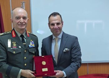 Δήμος Καστοριάς: Σε κλίμα υπερηφάνειας και συγκίνησης η απονομή του Χρυσού Μεταλλίου της Πόλης Καστοριάς στον Αρχηγό ΓΕΣ, Αντιστράτηγο Γεώργιο Κωστίδη