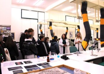 Μαθητές γνώρισαν την τέχνη της συντήρησης αρχαιοτήτων μέσα από δράση της Εφορείας Αρχαιοτήτων Κοζάνης