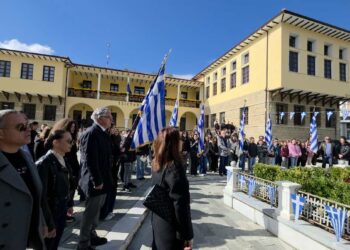 Σιάτιστα: Η κατάθεση στεφάνων από τα σχολεία. Βίντεο και φωτογραφίες