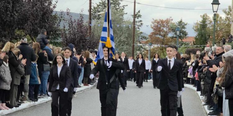 Σιάτιστα: Η παρέλαση της 28ης Οκτωβρίου.  Βίντεο