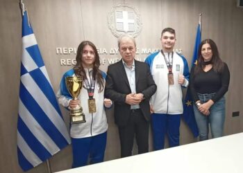 Η περιφέρεια τίμησε την Δήμητρα Καρπόζηλου και τον Στέφανο Αθανασίου